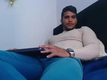 Chaturbate Live Sex Cam of camilo_contre21
