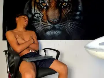 Chaturbate Live Sex Cam of tyler_navas