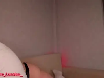 Chaturbate Live Sex Cam of alberta_luccian