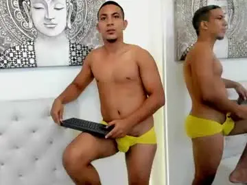 Chaturbate Live Sex Cam of chris_arthus