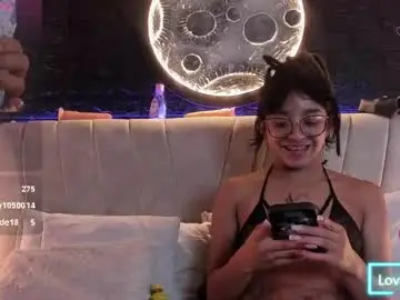 Chaturbate Live Sex Cam of honey_lesbian_hott777