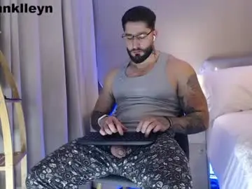 Chaturbate Best live sex cam show of johnklleyn