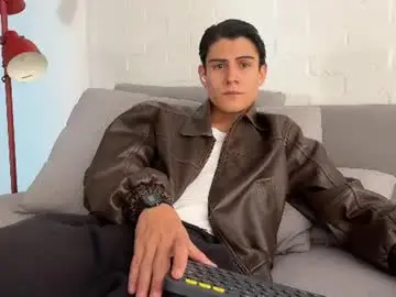 Chaturbate Nude Webcam of hey_cesard