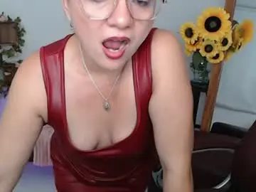 Chaturbate Best live sex cam show of lilly_milf