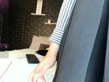 Chaturbate Live Sex Cam of aluna_2_brown