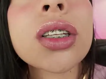 Chaturbate Live Sex of mia_roux1