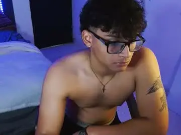 Chaturbate Live Sex Cam of mr_yisuz