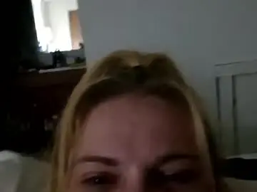 Chaturbate Nude Webcam of goldendoll1704