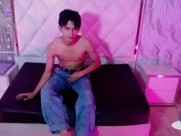 Chaturbate Live Sex Cam of chos_tay