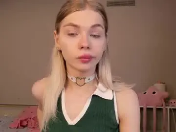 Chaturbate Adult Video Chat of blondy_fina