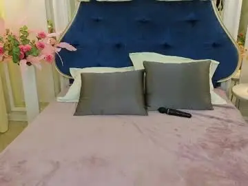 Chaturbate Live Sex Cam of ariana_petite