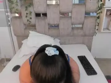 Chaturbate Live Sex Cam of emmybellamy