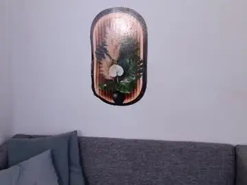Chaturbate Live Sex Cam of love_bella_