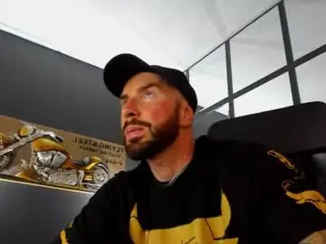 Chaturbate Live Sex Cam of arongrant