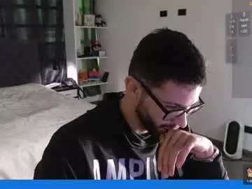 Chaturbate Free Porn Cam of phantom_bigger1