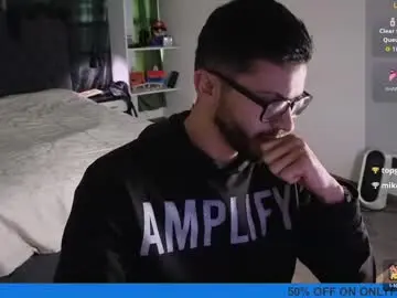 Chaturbate Free Porn Cam of phantom_bigger1