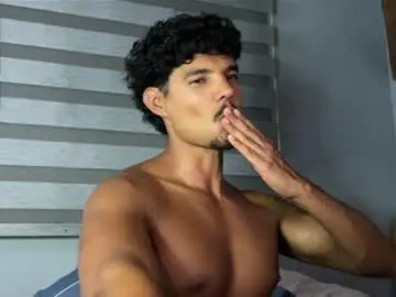 Chaturbate Best live sex cam show of daniel0910s