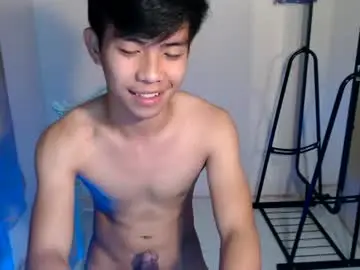 Chaturbate Live Sex Cam of clyde_twinkx