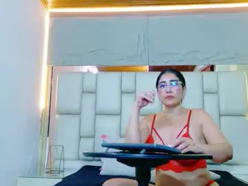 Chaturbate Live Sex Cam of vikitomson