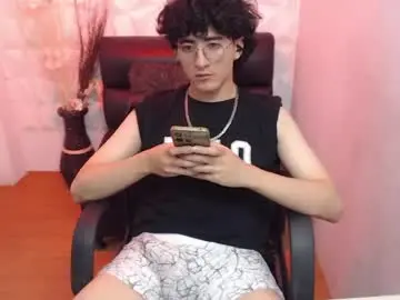 Chaturbate Live Sex Cam of elliot_03