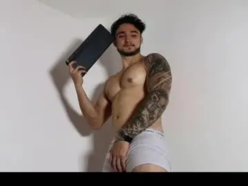 Chaturbate Free Porn Cam of latinboyvip_