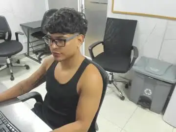 Chaturbate Free Live Porn of alekzamo