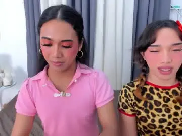 Chaturbate Live Sex Cam of hugecock_pretty123