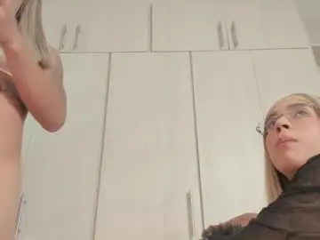 Chaturbate Live Sex Cam of camii_desire