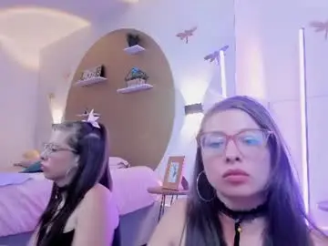 Chaturbate Live Sex Cam of lenna_phillips