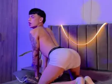 Chaturbate Live Sex Cam of zeyn_smith