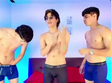 Chaturbate Live Sex Cam of chillbicrew