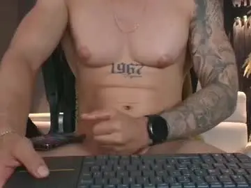 Chaturbate Live Sex Cam of camiloalvarezzz3