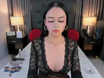 Chaturbate Live Sex Cam of mia_mow