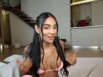 Chaturbate Live Sex Cam of sweetlaurasaenz