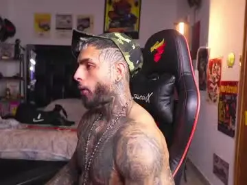 Chaturbate Live Sex Cam of logan_hugh8