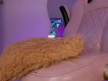 Chaturbate Nude Webcam of mia_royal