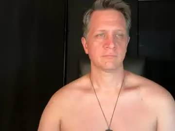 Chaturbate Free Porn Cam of thebatandthecat10