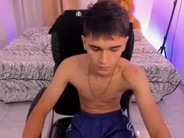 Chaturbate Free Live Porn of aron_boyy
