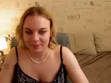 Chaturbate Live Sex Cam of glow_margo