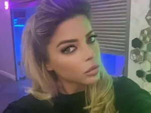 Myfreecams Watch Live Sex Cams of SarahLyne