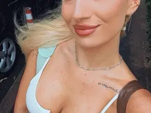 Myfreecams Sex Chat of Ella_Charm