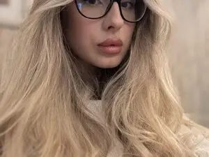 Myfreecams Live Sex Cam of MaddieBriggs