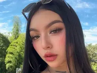 Streamate Free Porn Cam of SaraBlosom