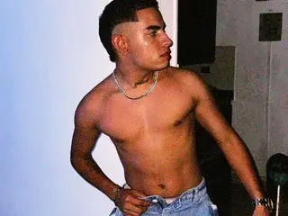 Streamate Free Live Porn of LiamCoxx