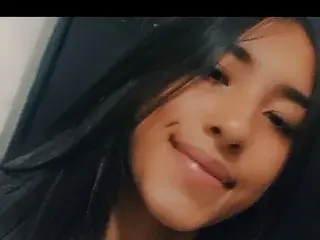 Streamate Private Sex Chat of KiraaMoon69
