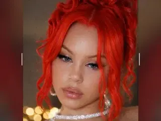 Streamate Live Sex Cam of kyralaced
