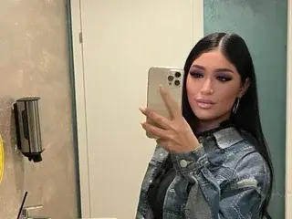 Streamate Sex Cam of Kira_Krush