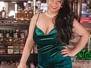 Streamate Live Sex Cam of AdelinneMoretti
