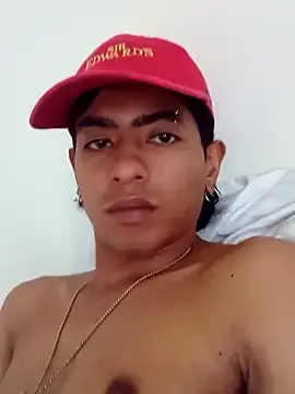 Stripchat Free Porn Cam of SkinniYamo