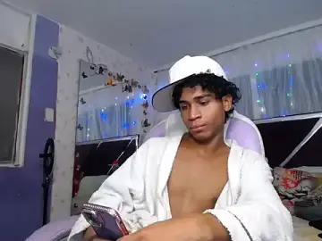 Stripchat Free Live Porn of Santy_bigcock_01